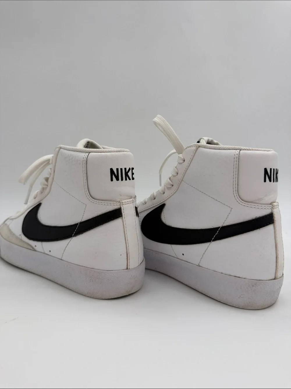 Nike Blazer Mid 77 White Black Athletic Shoes Sneaker DA4086-100 Youth Size 6